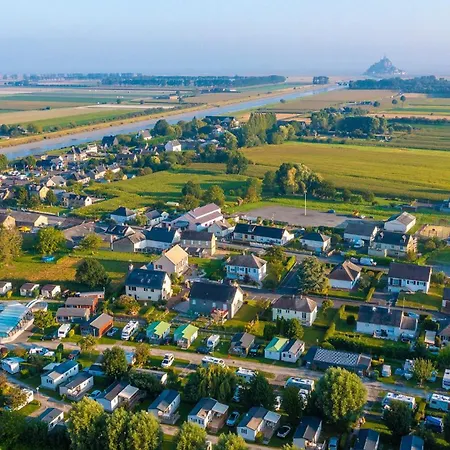 Les Pommiers Du Mont Saint Michel Beauvoir (Manche)