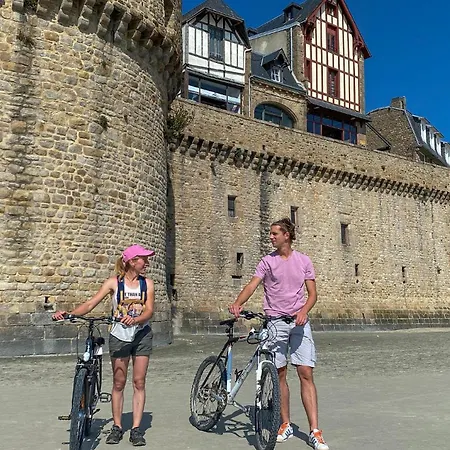 Les Pommiers Du Mont Saint Michel