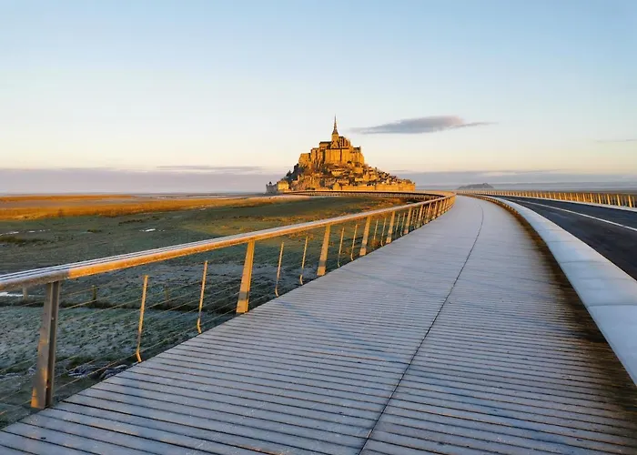 Les Pommiers Du Mont Saint Michel Beauvoir (Manche)